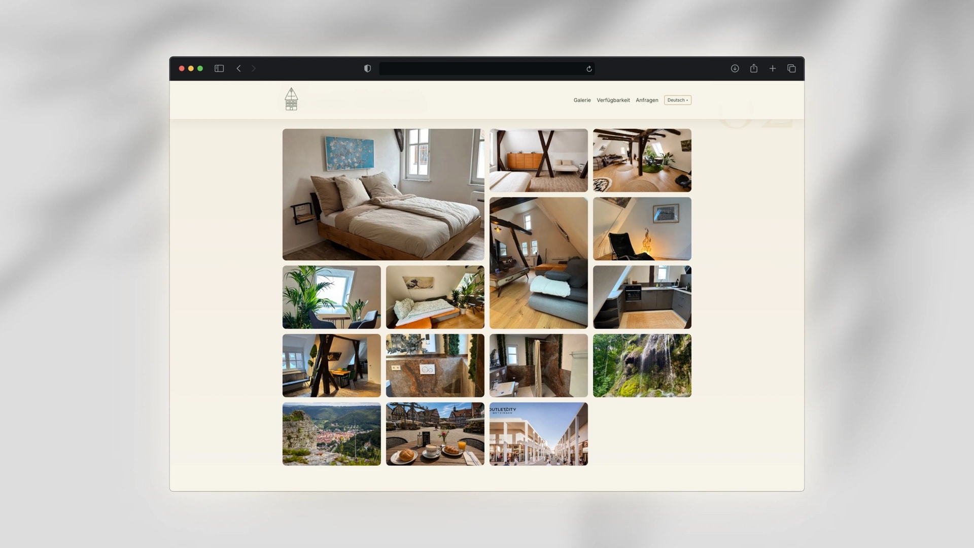 Galerie der Website: ein gestaffeltes Raster echter Fotos der Ferienwohnung und der Umgebung